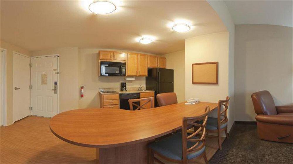 Candlewood By Ihg 2* Pearl